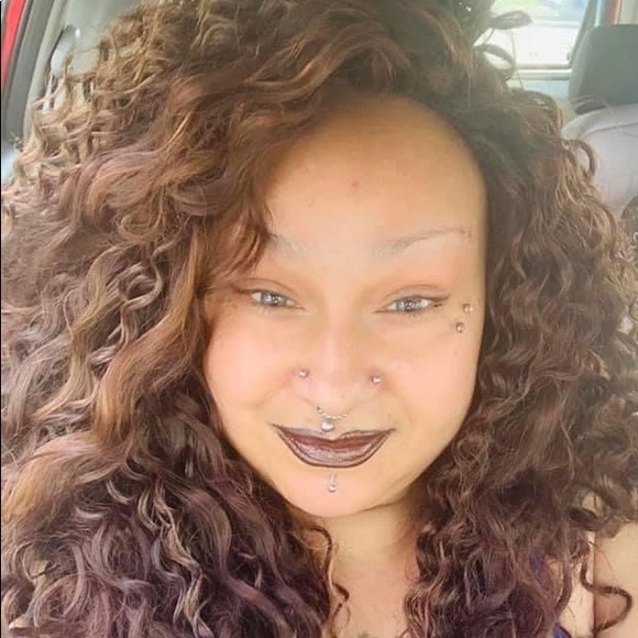 Meet your Posher, Lisa - Picture 1 of 1